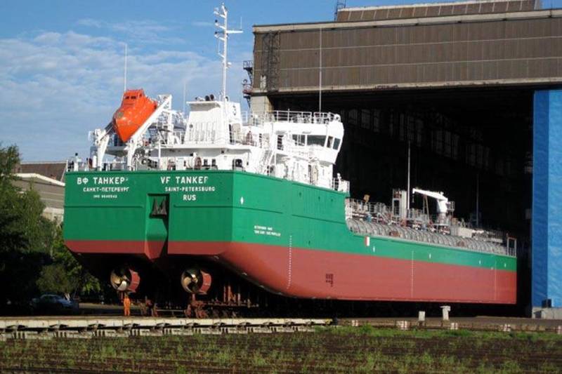 Уникальный танкер спустили на воду в Нижнем Новгороде