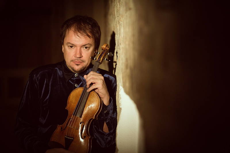 Нижегородскую филармонию с юбилеем поздравит всемирно известный скрипач Сергей Крылов. 
