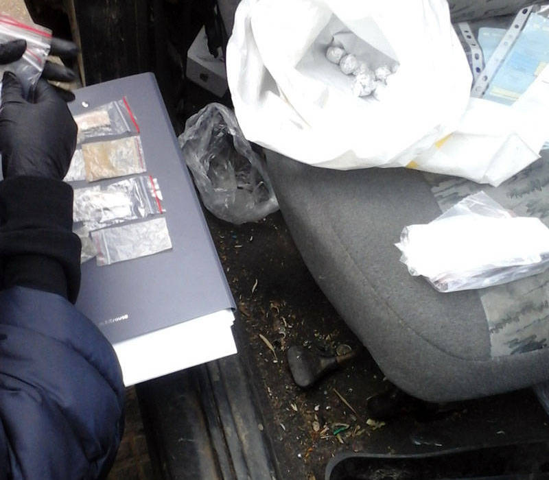 В Нижегородской области сотрудники Росгвардии обнаружили в остановленном автомобиле 46 пакетов с белым порошком
