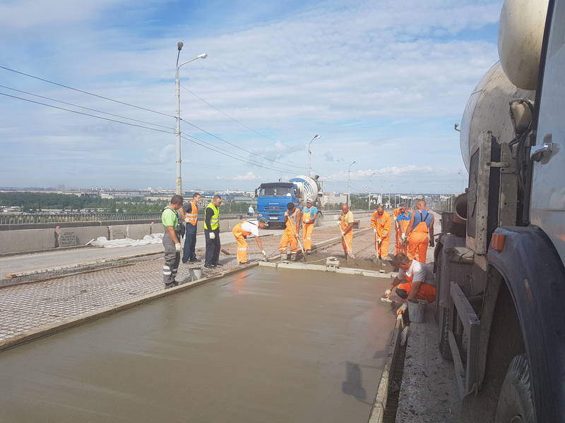 Вадим Власов поставил перед подрядчиком задачу завершить ремонтные работы на Мызинском мосту к началу сентября