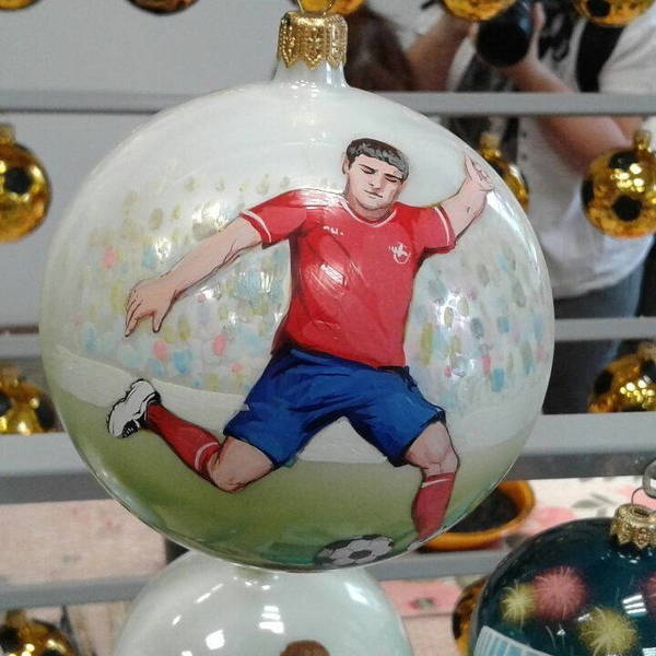 Специальные елочные шары футбольной тематики начали выпускать в Нижегородской области 