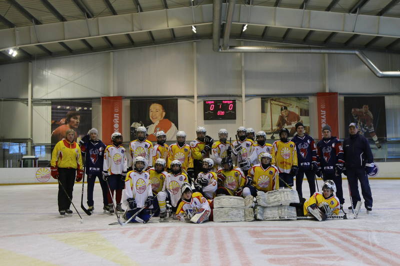 Хоккеисты "Торпедо" напутствовали финалистов турнира "Золотая шайба"