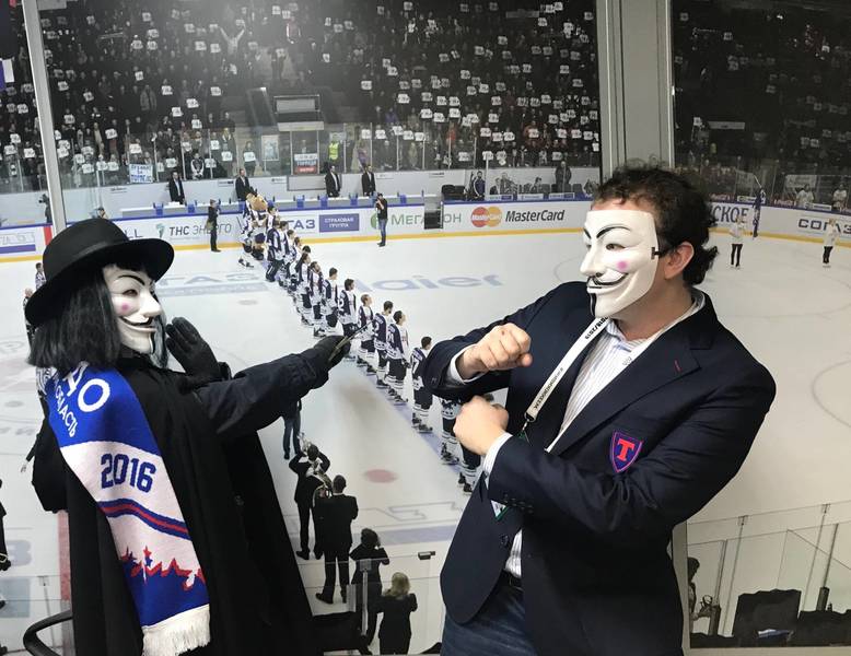 Креатив от хоккейного «Торпедо»: в Нижнем Новгороде отпраздновали Ночь Гая Фокса