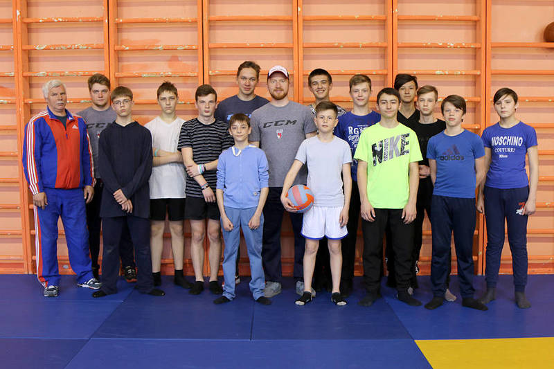 Хоккеисты "Торпедо" провели урок физкультуры для детей с заболеваниями органов дыхания