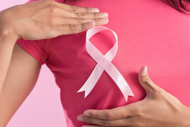 В Дзержинске впервые проходит социальная акция «Бюст-мост: против рака груди»