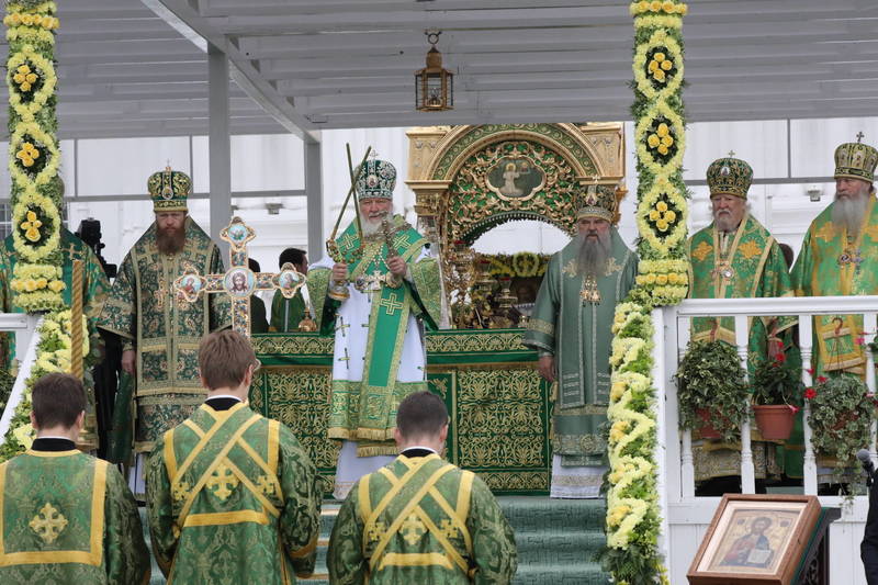 Патриарх Московский и всея Руси Кирилл проводит литургию в Дивееве