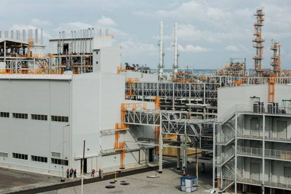 Высокоэффективное газоочистное оборудование используется на заводе по производству поливинилхлорида и каустической соды