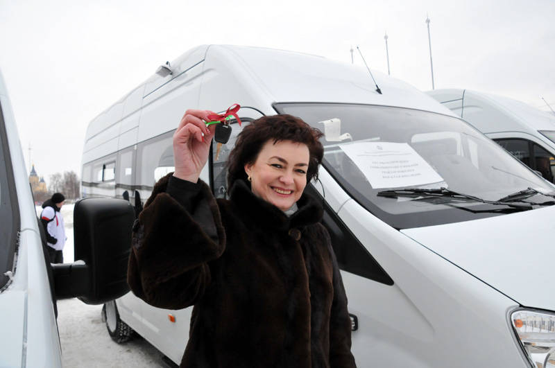 Социальным учреждениям Нижегородской области переданы 30 новеньких автомобилей (фоторепортаж)