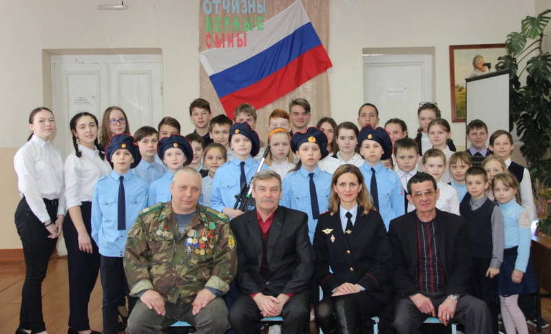 Сотрудники полиции Нижегородской области провели «Урок мужества» для учеников сельской школы