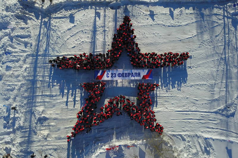 В День защитника Отечества нижегородцы выстроились в фигуру огромной звезды