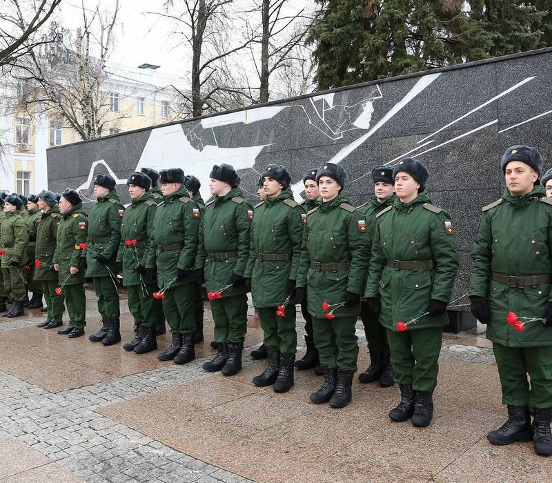 25 нижегородских призывников отправились на службу в Президентский и Семеновский полки