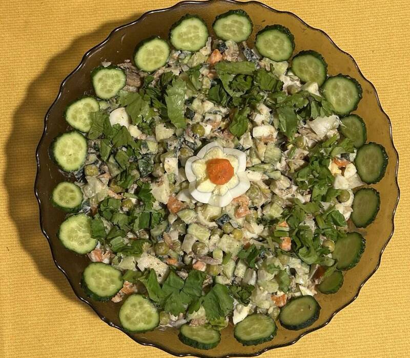 «Золотые» рыбки. Необыкновенный салат со шпротами