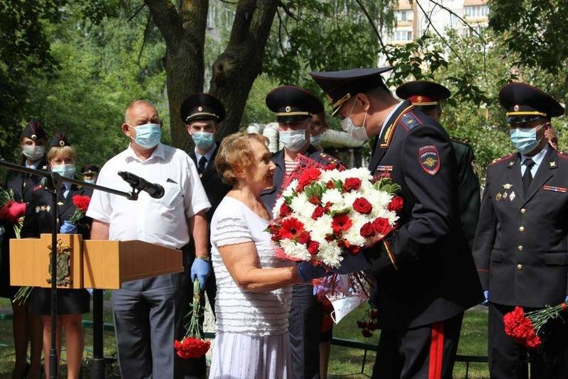 Полицейские почтили память Героя России Евгения Шнитникова  