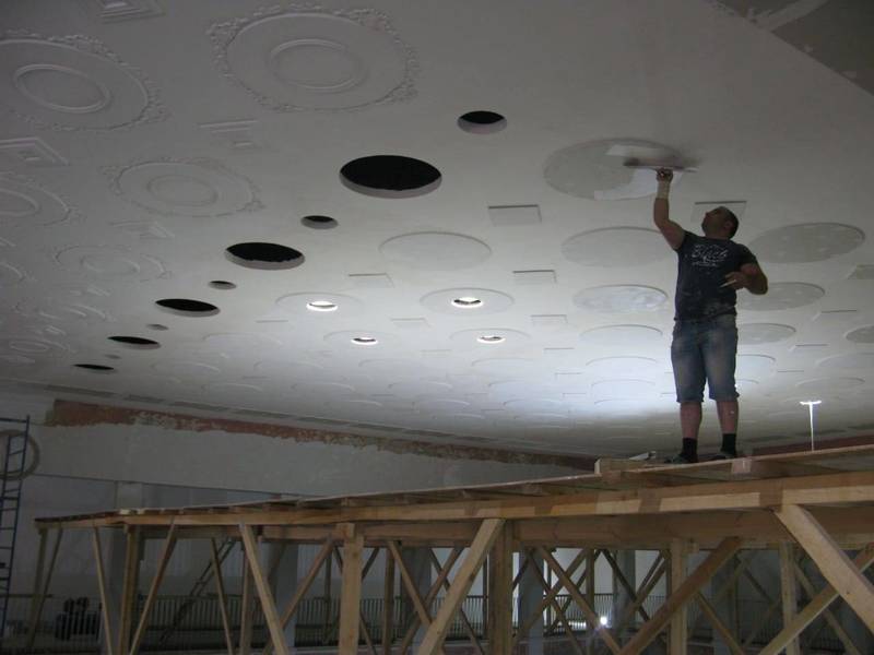 В Балахнинском районном Доме культуры проводится масштабная реконструкция танцевального зала