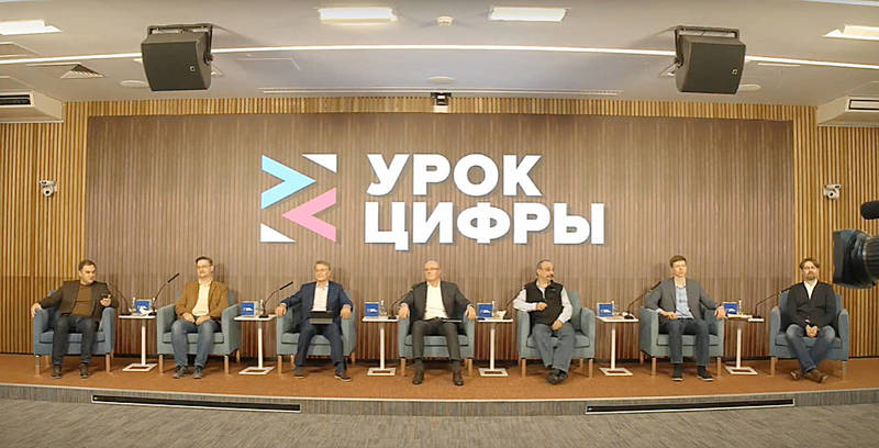 На открытом «Уроке цифры» на вопросы нижегородских школьников отвечали члены правительства и руководители сферы ИТ-технологий