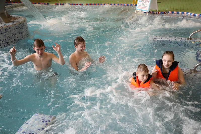 Дети из детского дома Дзержинска побывали в аквапарке благодаря «Елке желаний»