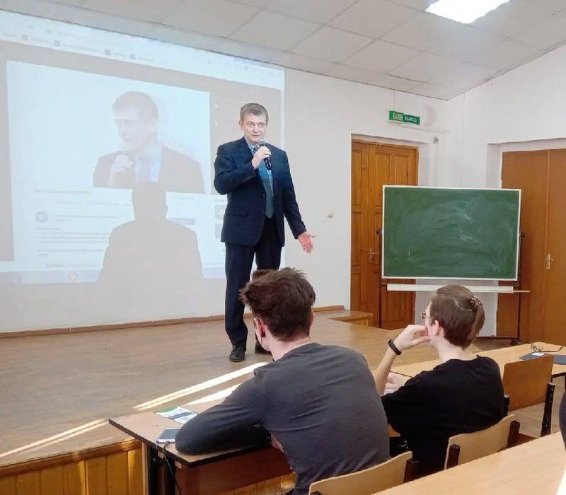 Петр Банников ознакомился с работой Военного учебного центра при ННГУ