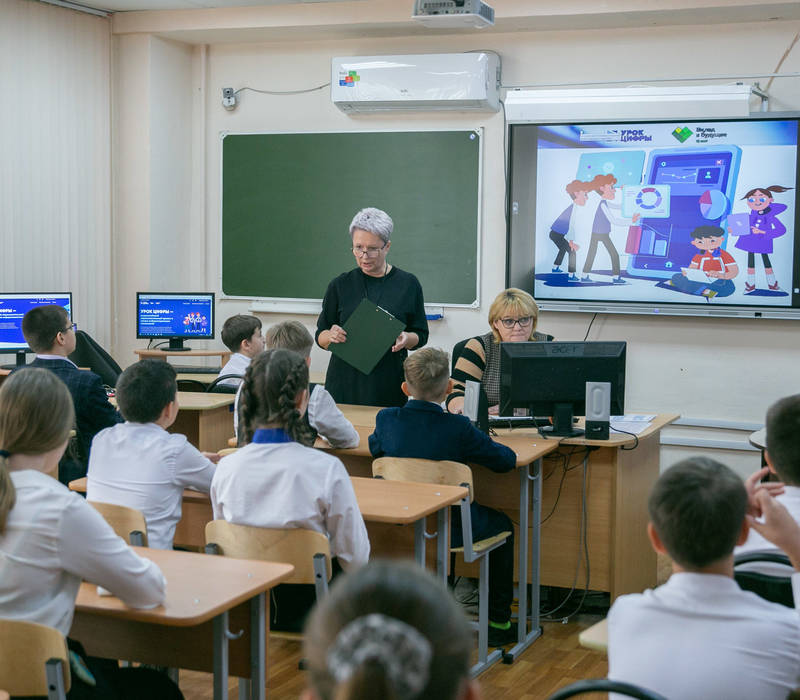 Представители нижегородской ИТ-сферы провели «Урок цифры» для школьников из Дзержинска