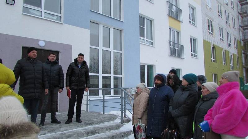 В поселке Решетиха Володарского округа 88 жителей ветхих домов получили ключи от  новых квартир