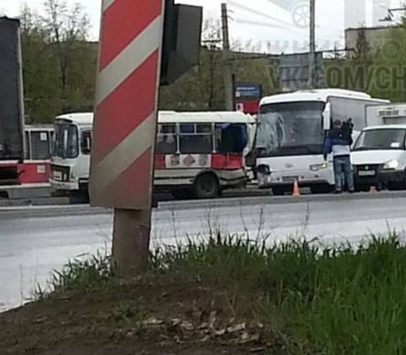 В Нижнем Новгороде столкнулись два автобуса (ФОТО)