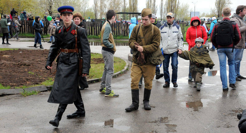 Реконструкция последнего боя 137-й Горьковской стрелковой дивизии в парке Победы