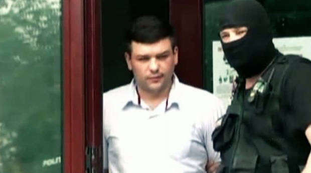 Обвиняемого в тройном убийстве суд освободил из-под стражи
