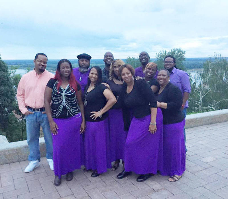 Фред Джонс и JONES FAMILY SINGERS: «Медведей в России не встретили, но полюбовались в Нижнем Новгороде закатом над Стрелкой»