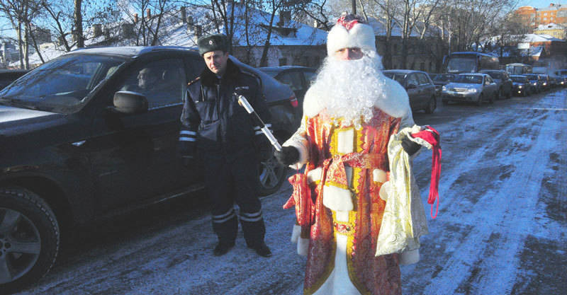 В Нижнем Новгороде Деды Морозы вышли на дорогу