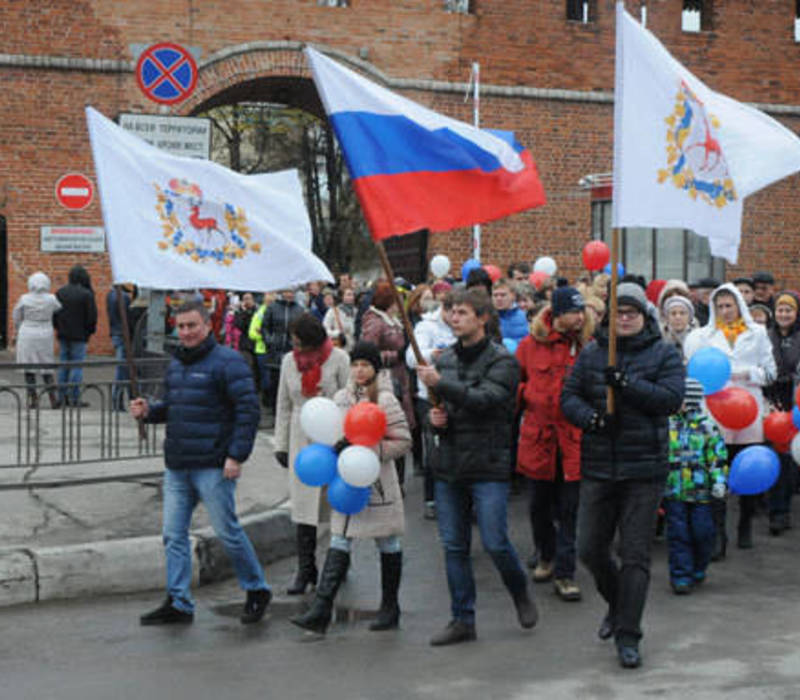 Праздник открылся торжественным шествием