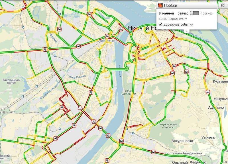 Из-за сильнейшего снегопада в Нижнем Новгороде серьезно осложнилось дорожное движение