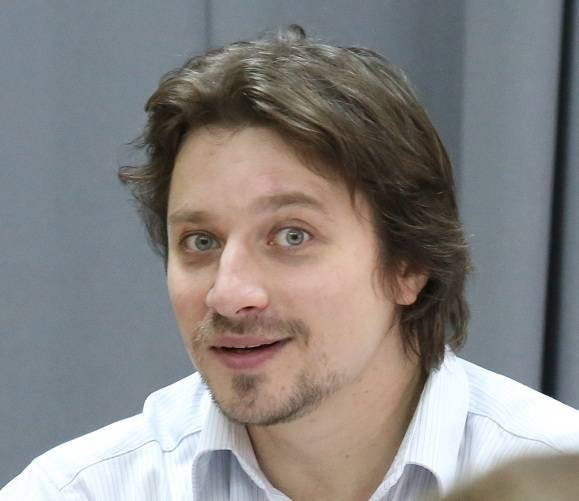 Режиссер Максим Михайлов поставил спектакль, который с блеском шел в России и Франции