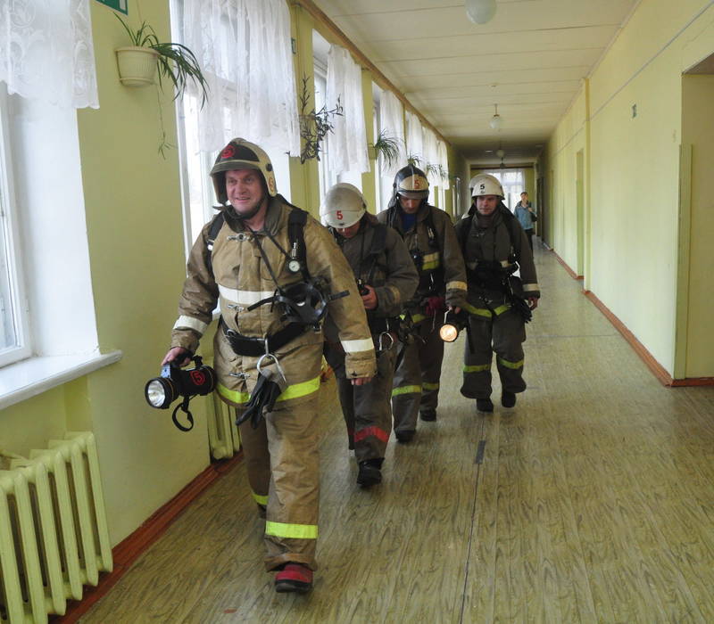 В Приоксокм районе загорелась школа
