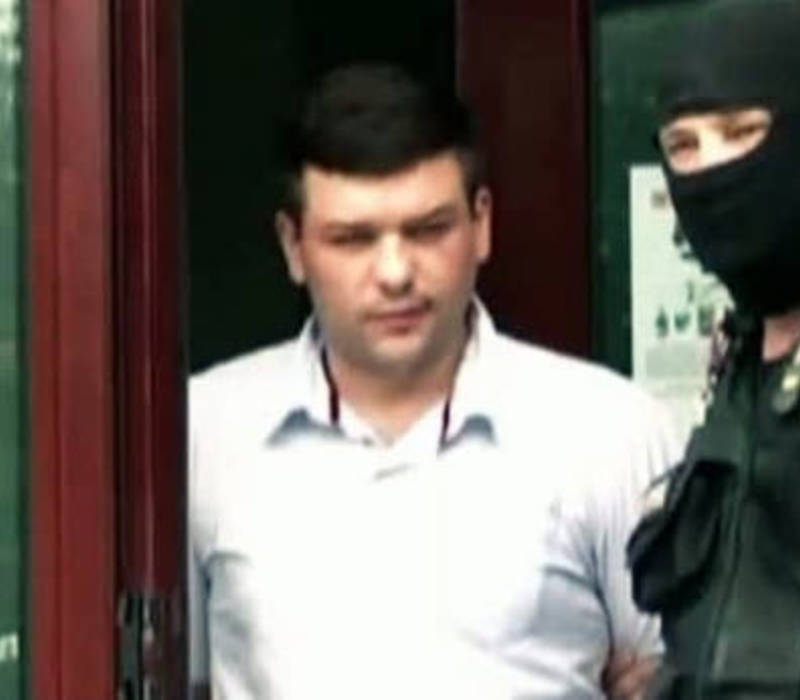 Обвиняемого в тройном убийстве суд освободил из-под стражи