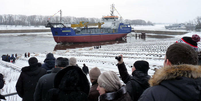 В регионе изготовлено первое судно, способное углублять дно