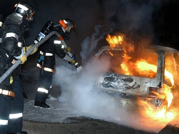 В Нижнем Новгороде продолжают гореть машины
