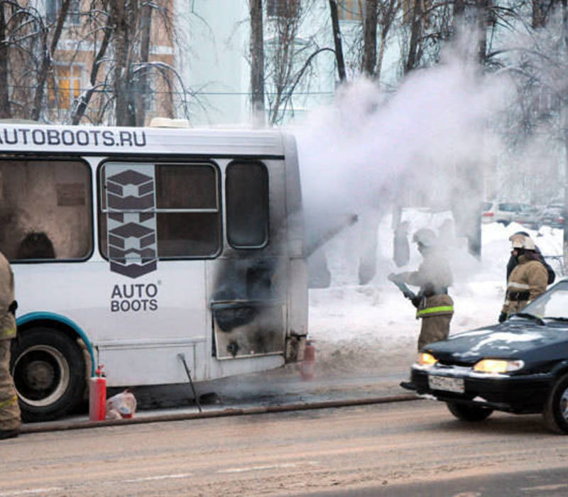 В Нижнем Новгороде в утренний час пик загорелся автобус