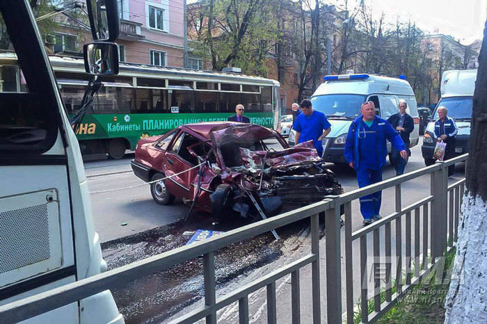 Шесть автомобилей столкнулись на улице Белинского