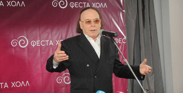Эдвард РАДЗИНСКИЙ:"Наши женщины в политике скорее украшение"