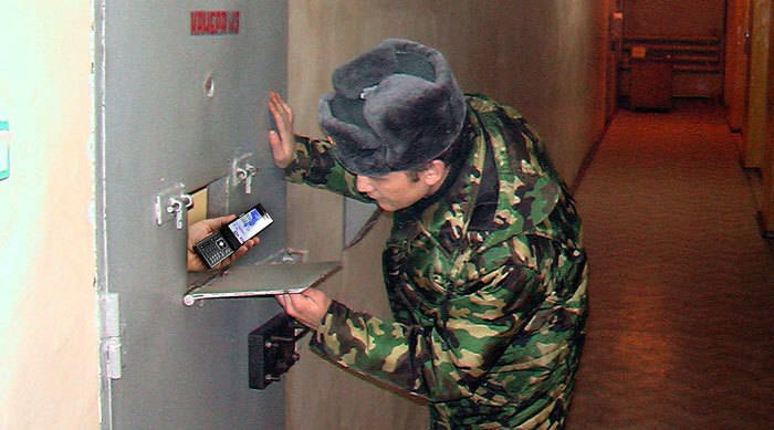Высокопоставленный надзиратель превратился в зэка