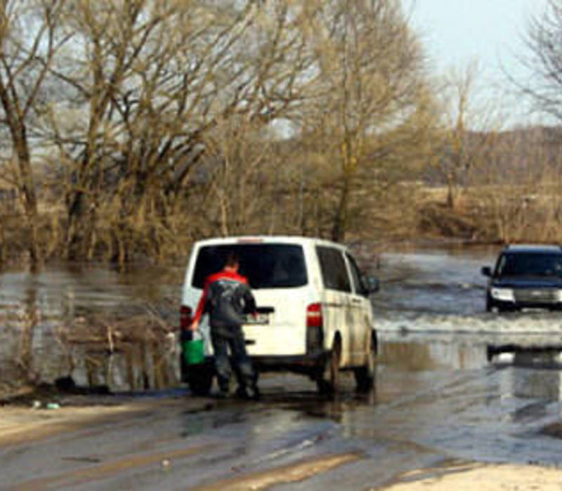 В области подтоплено несколько мостов и дорог