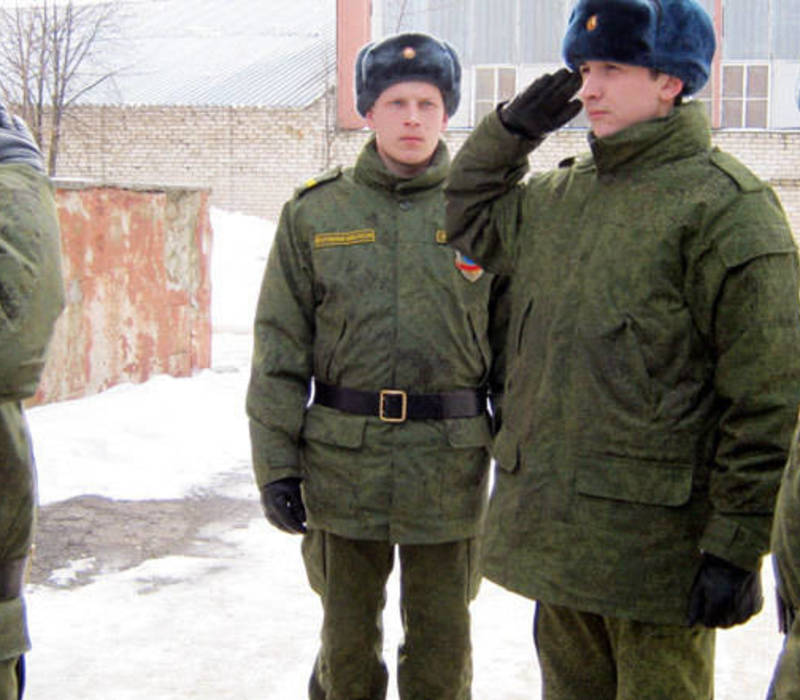 Полиция охраняет армию