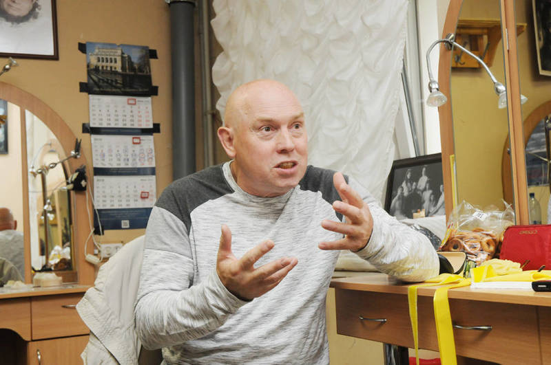 Виктор СУХОРУКОВ: "А я, может, время олицетворяю?"
