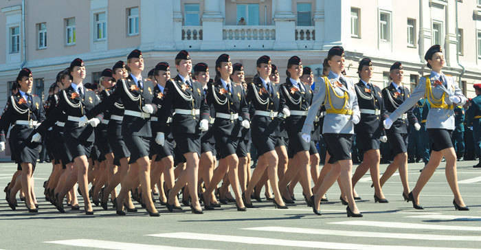 Выправка у них что надо