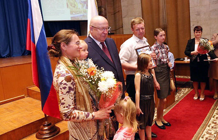 Многодетные семьи были награждены в Кремле