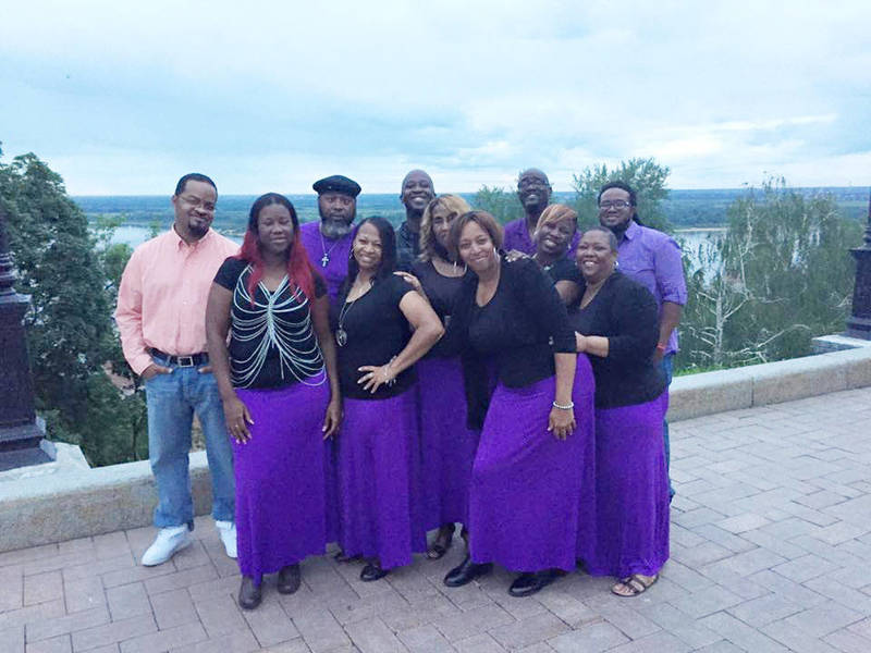 Фред Джонс и JONES FAMILY SINGERS: «Медведей в России не встретили, но полюбовались в Нижнем Новгороде закатом над Стрелкой»