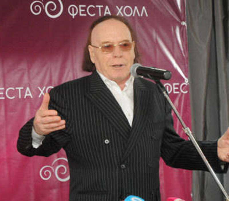 Эдвард РАДЗИНСКИЙ:"Наши женщины в политике скорее украшение"