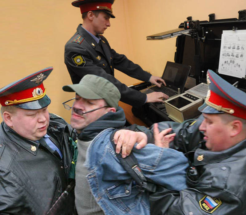 Принудительное снятие отпечатков незаконно