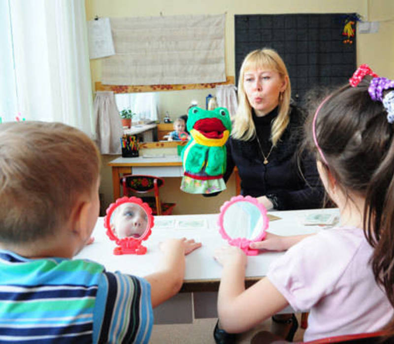 Отчего дети начинают заикаться