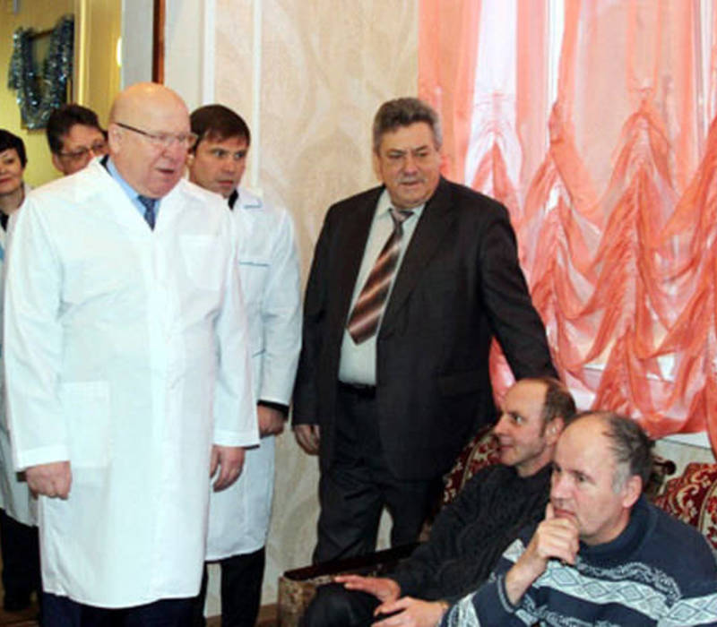 Жители домов-интернатов должны ощущать помощь