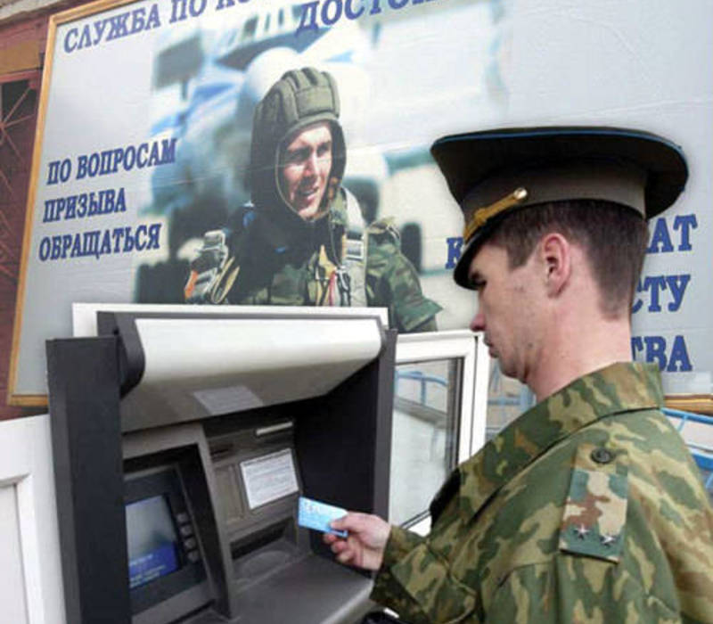 Возможность служить по контракту получили рекруты с высшим образованием